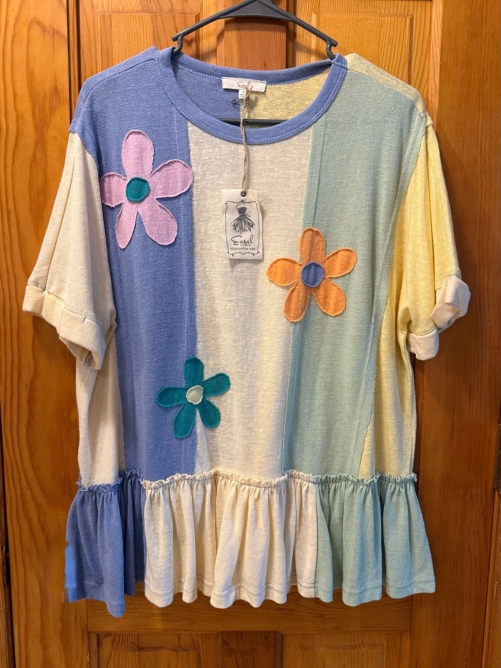 Easel Flower Patch Top  💥Last One - Picture 2 of 8